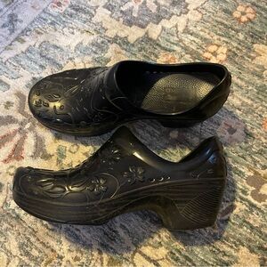 Dansko Women's Black Embossed Clogs